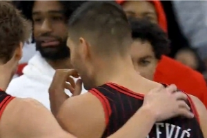 这纯纯团队配合！公牛全队各种耐心传导 最终许尔特找吉迪上空篮