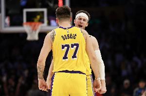 里夫斯调侃：我和东契奇之间充满敌意 看到他重回赛场我挺高兴