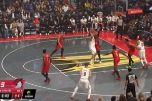 得心应手！约基奇单打利用脚步连续晃动 勾手轻松拿分