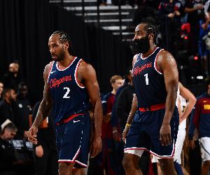 压哨中投险胜！哈登：莱昂纳德 绝杀 就是这么简单