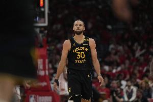 库里：我需要更果断&有侵略性 不投篮也要组织好队友