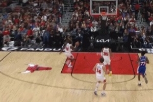 突然发力！公牛防守端连续抢断 20秒轰出7-0小高潮