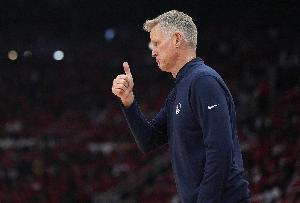 科尔：今晚球队得到的教训是每回合都很重要 次节失误改变了走势