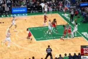 高难度！安芬尼·西蒙斯命中高难度撤步压哨跳投