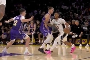 危险！东契奇防守再被吹犯规 个人犯规已累计5次