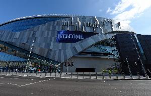 上赛季欧联击败对手夺冠，热刺主场球迷歌唱：我们是欧洲冠军！