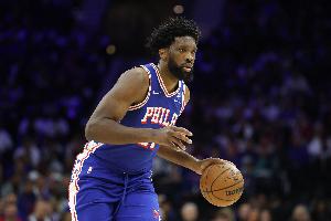 帕金斯：看球的人都懂恩比德现在根本动不了 弹跳没了膝盖也废了