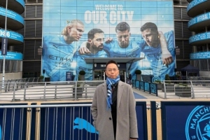 将在现场解说曼城vs利物浦，詹俊社媒晒照：准备开工！！