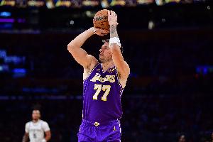 打得心累！东契奇17中7拿到22分5板11助1断 5失误