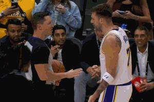 小麻烦！东契奇开场不到五分钟已经领到2次犯规！