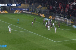 被秒吹！帕尔马角球进攻中打进一球，因越位在先被吹无效