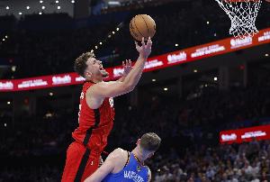 一锤定音！申京闪转腾挪 强攻打2+1锁定胜局